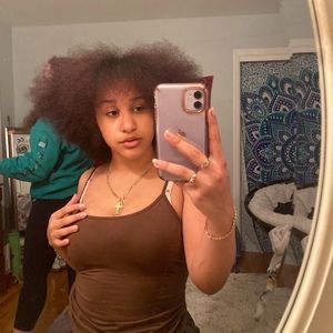 Meet your Posher, Olivia